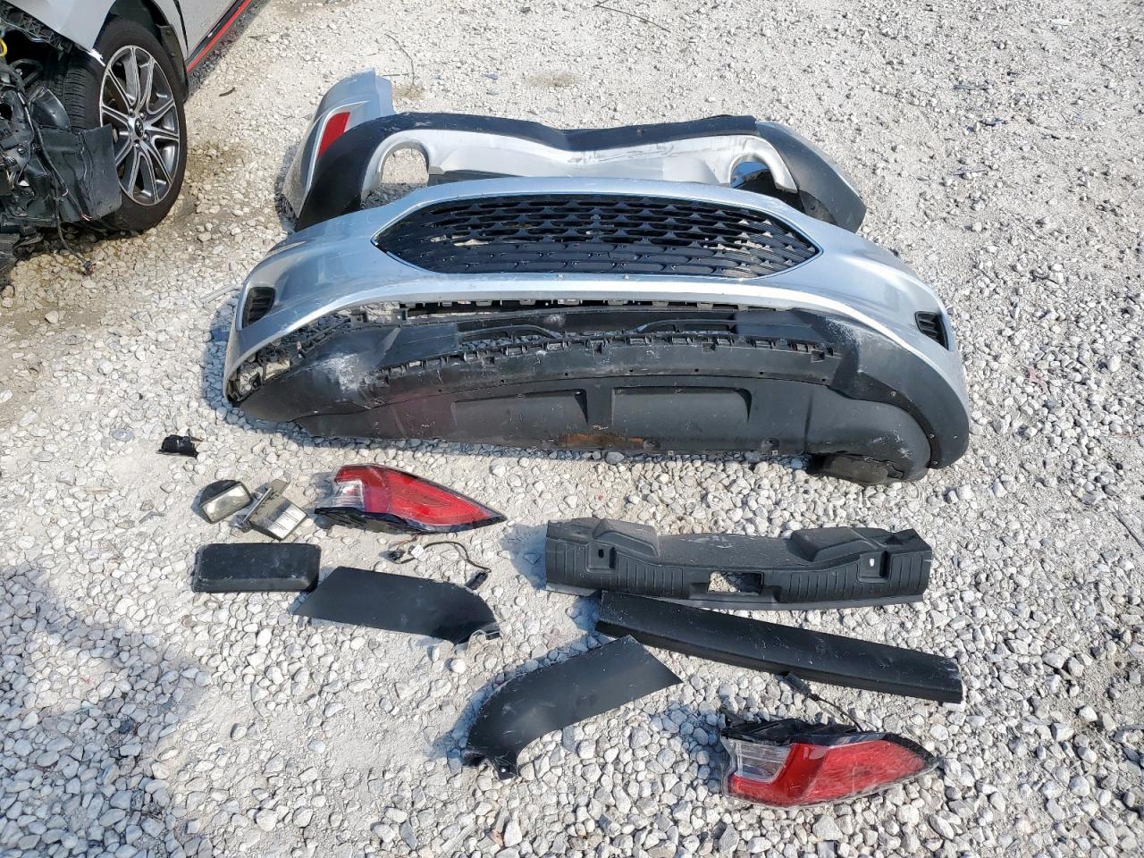 2020 Ford Escape Se VIN: 1FMCU0G6XLUA32734 Lot: 83823105