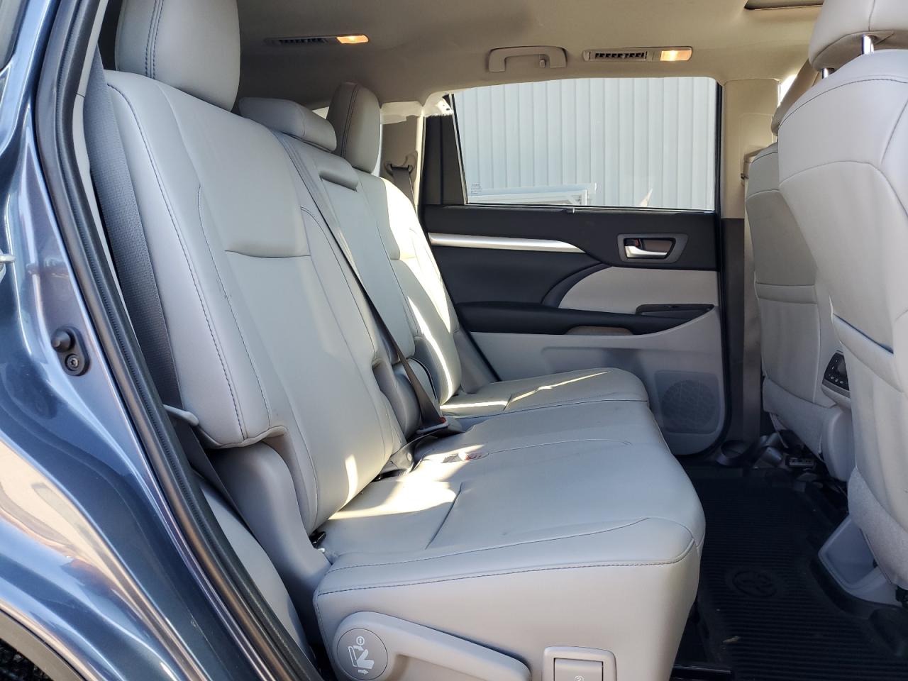 2019 Toyota Highlander Se VIN: 5TDJZRFH1KS947026 Lot: 80410395