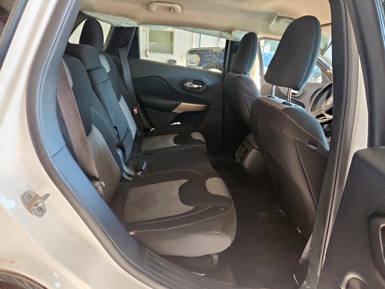 2018 Jeep Cherokee Latitude VIN: 1C4PJLCB9JD542332 Lot: 80904495