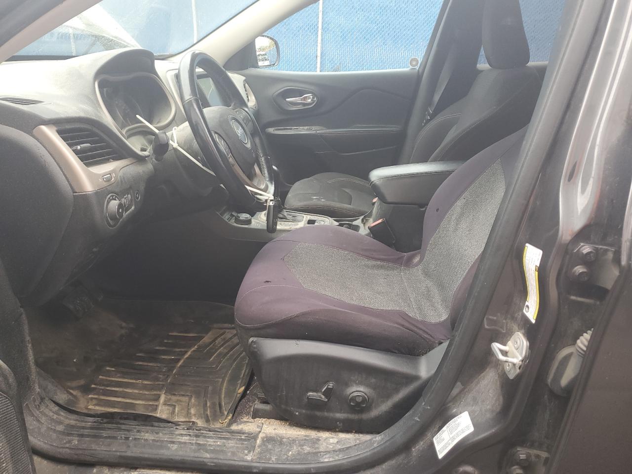 2016 Jeep Cherokee Latitude VIN: 1C4PJMCS2GW173543 Lot: 84190745