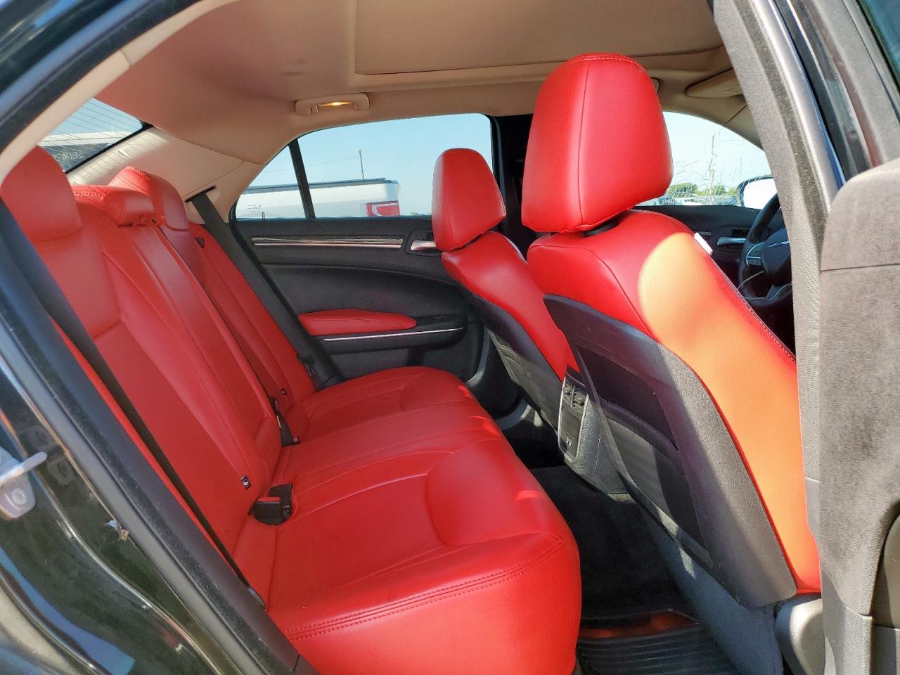 2016 Chrysler 300 Limited VIN: 2C3CCAAG2GH164141 Lot: 69393805