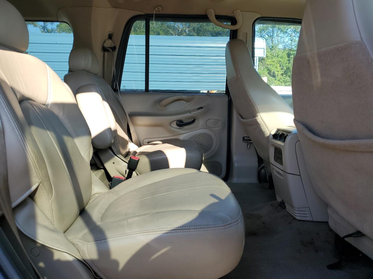 2000 Ford Expedition Eddie Bauer VIN: 1FMRU1760YLB61630 Lot: 81117315