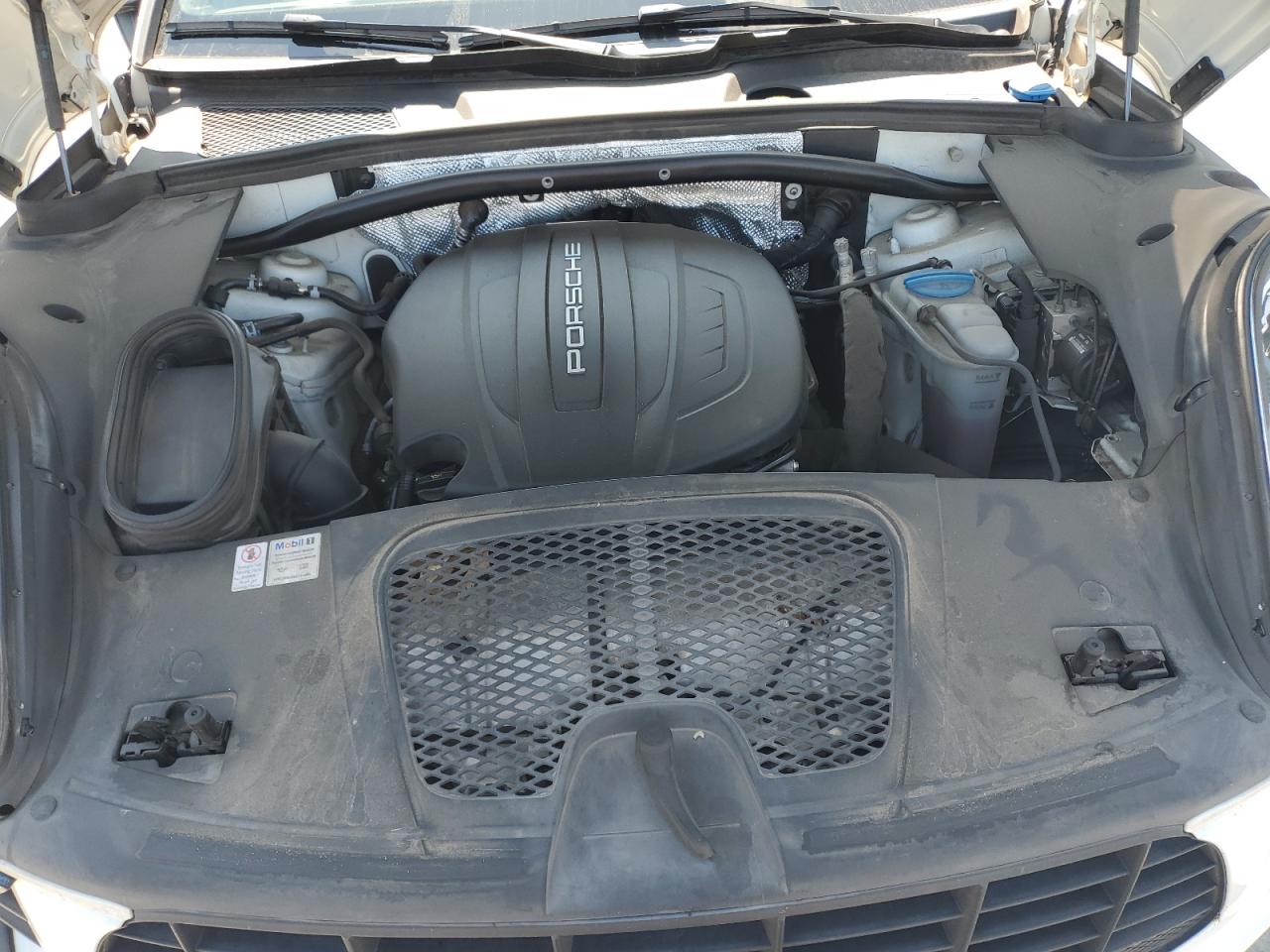 2017 Porsche Macan VIN: WP1AA2A54HLB83970 Lot: 70887675