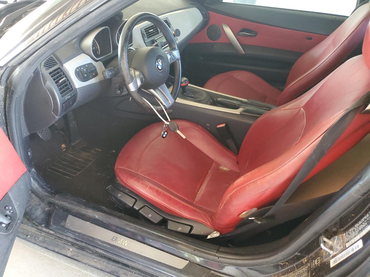 2005 BMW Z4 2.5 VIN: 4USBT335X5LR70284 Lot: 84708495