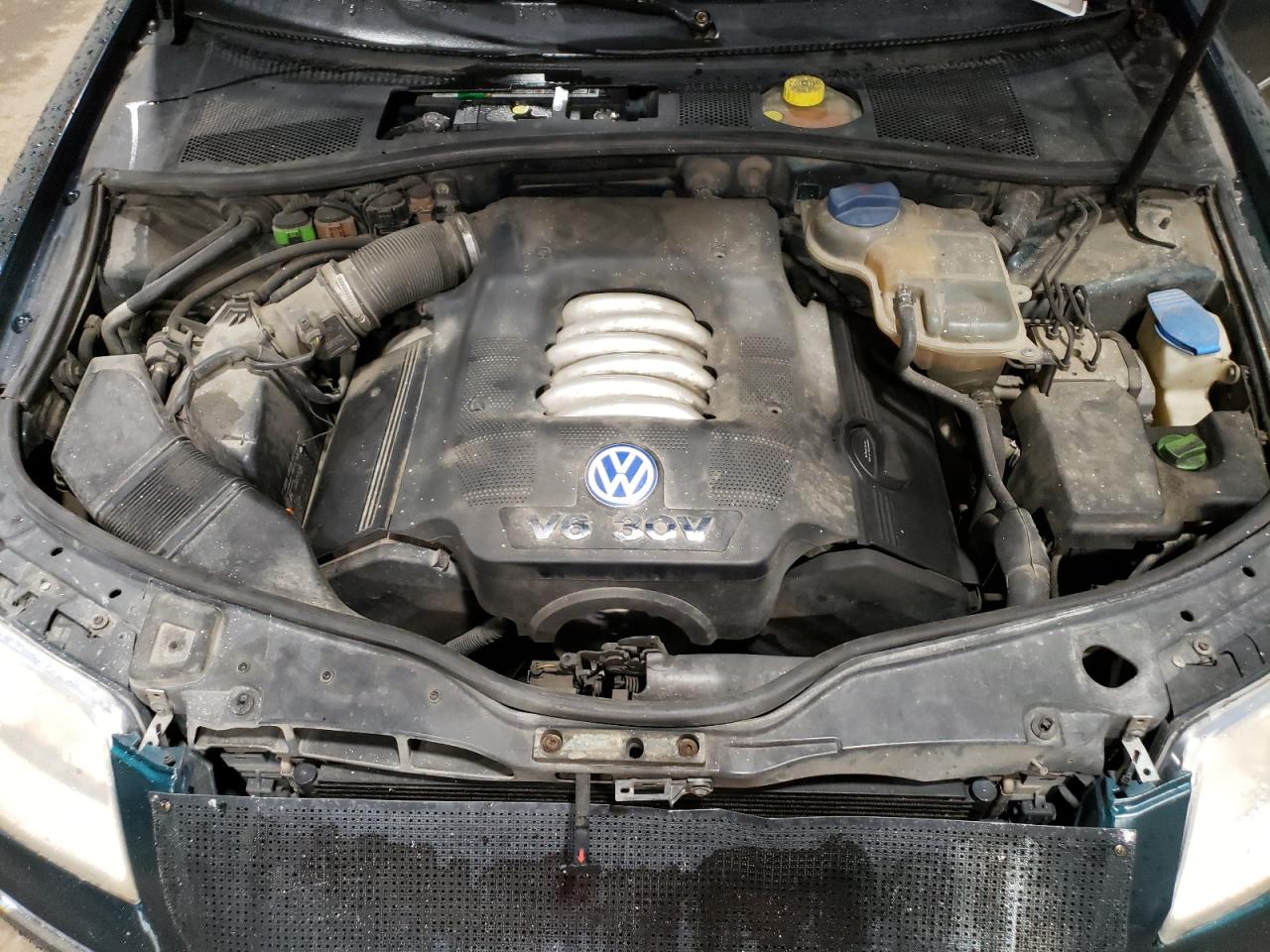 2001 Volkswagen Passat Glx 4Motion VIN: WVWYH63B21E117952 Lot: 82043695