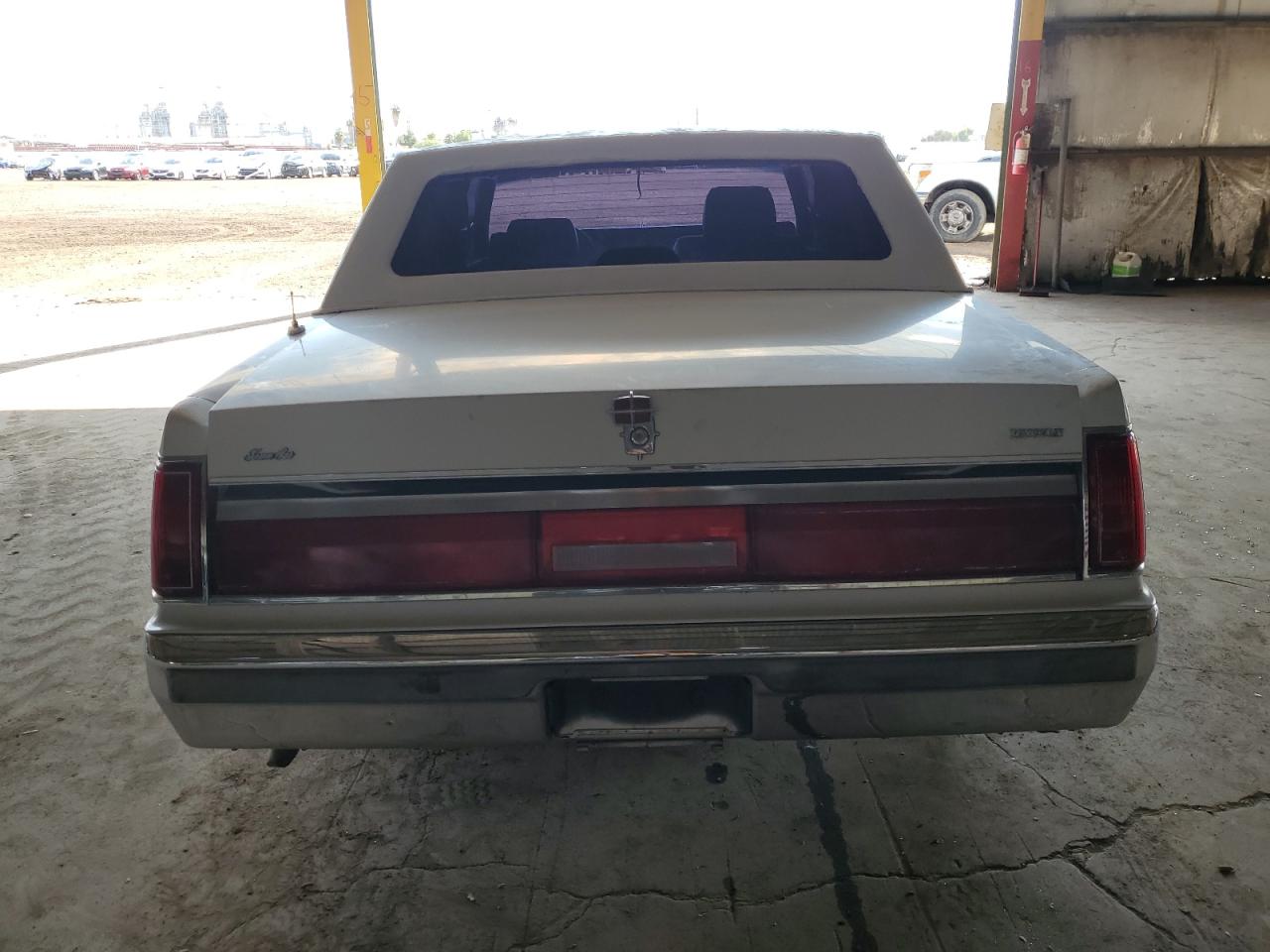 1987 Lincoln Town Car Signature VIN: 1LNBM82FXHY705667 Lot: 81488235