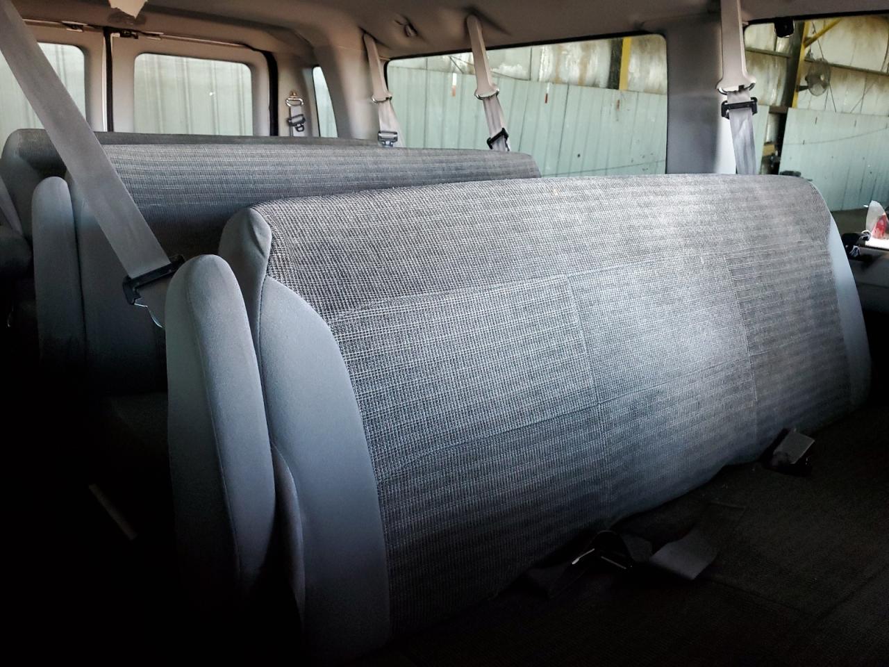 2003 Ford Econoline E350 Super Duty Wagon VIN: 1FBSS31L53HA01927 Lot: 70741195