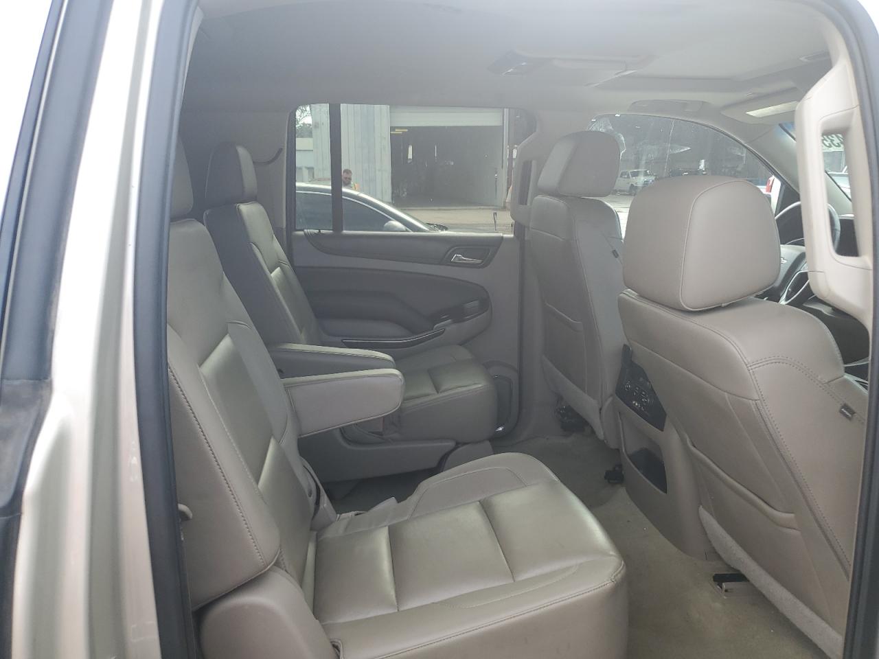 2016 Chevrolet Suburban C1500 Lt VIN: 1GNSCHKC9GR464469 Lot: 83836435