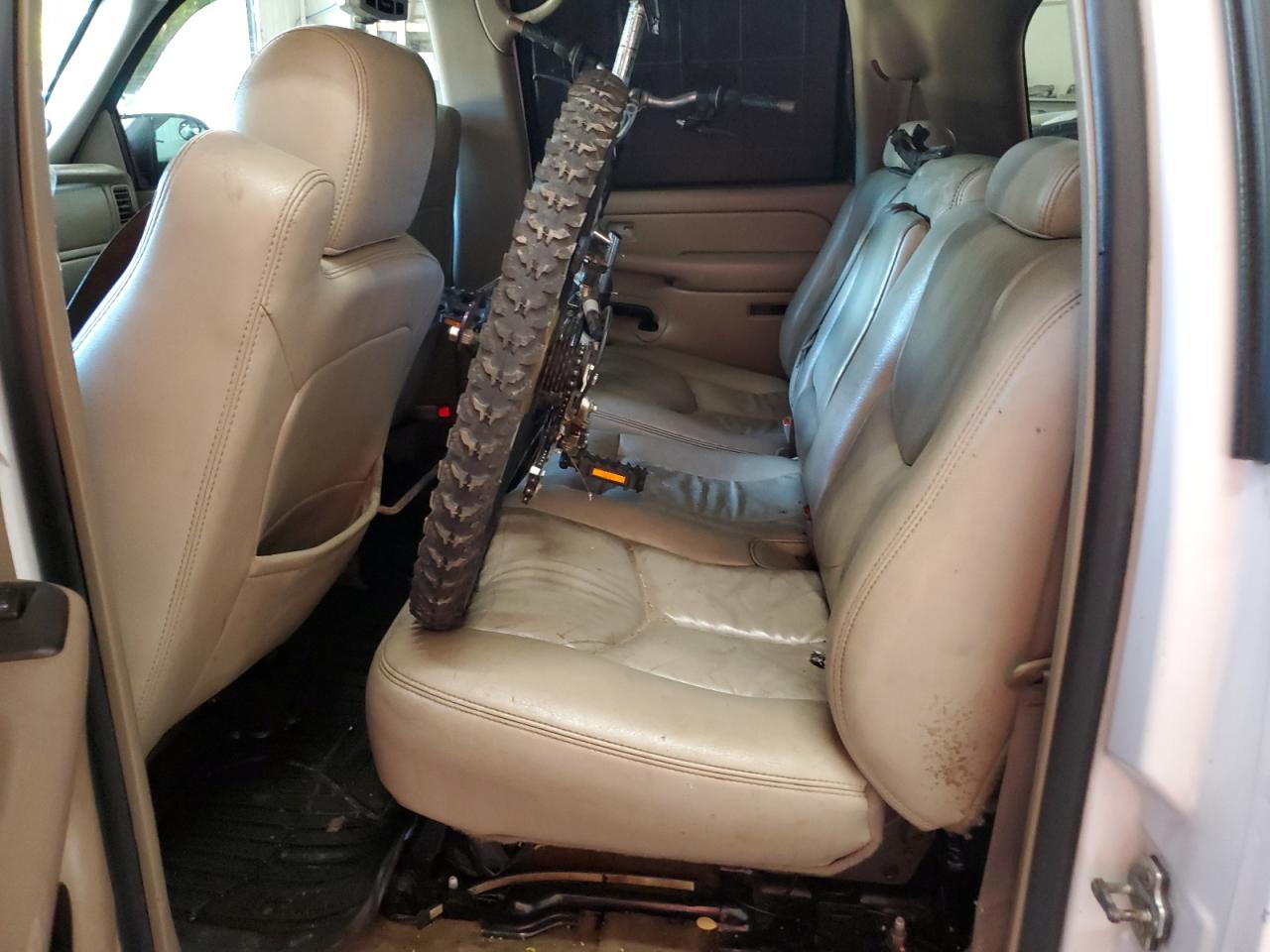 2005 Chevrolet Suburban K1500 VIN: 3GNFK16Z15G223559 Lot: 81570595