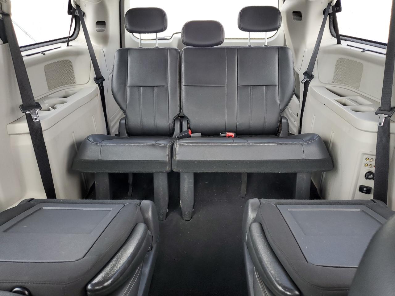 2010 Chrysler Town & Country Touring Plus VIN: 2A4RR8DXXAR353284 Lot: 81791795