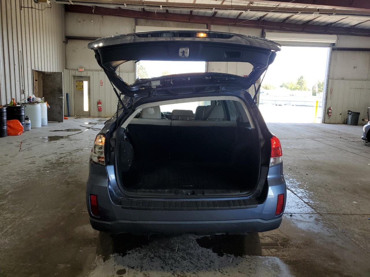 2014 Subaru Outback 2.5I Limited VIN: 4S4BRBLC5E3323137 Lot: 80690515