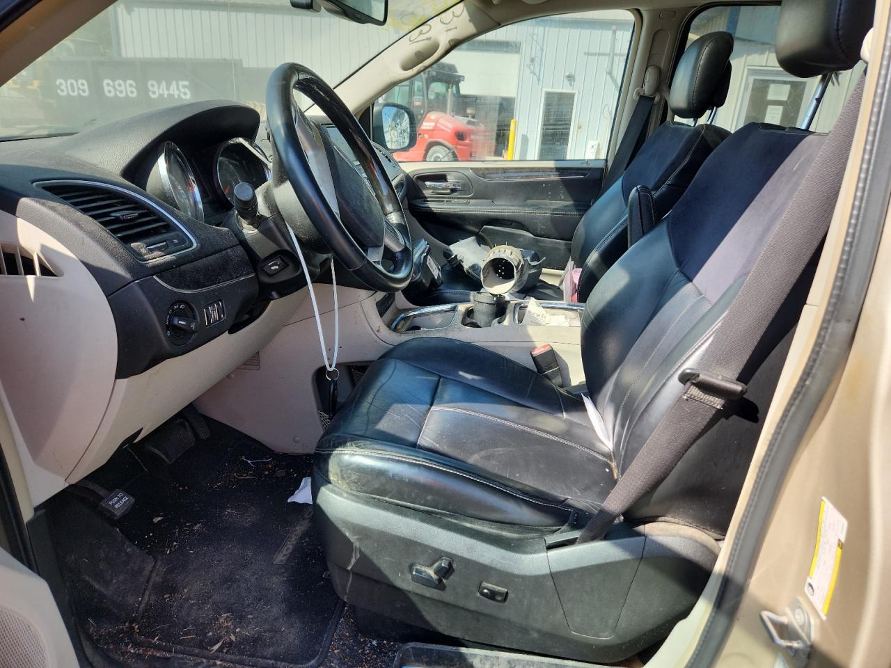 2015 Chrysler Town & Country Limited Platinum VIN: 2C4RC1GG5FR565947 Lot: 80751475