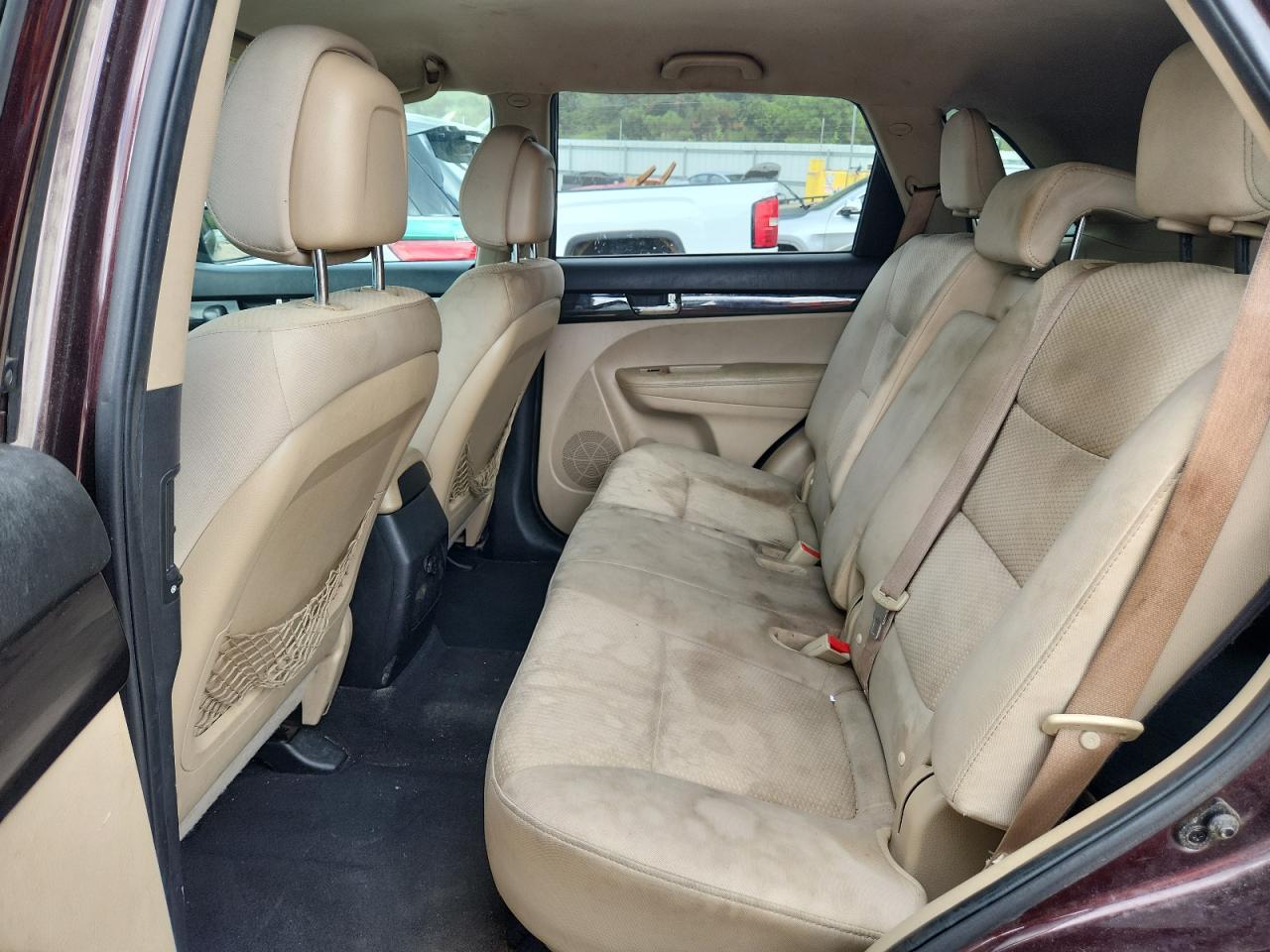 2011 Kia Sorento Base VIN: 5XYKTDA12BG111421 Lot: 84383555