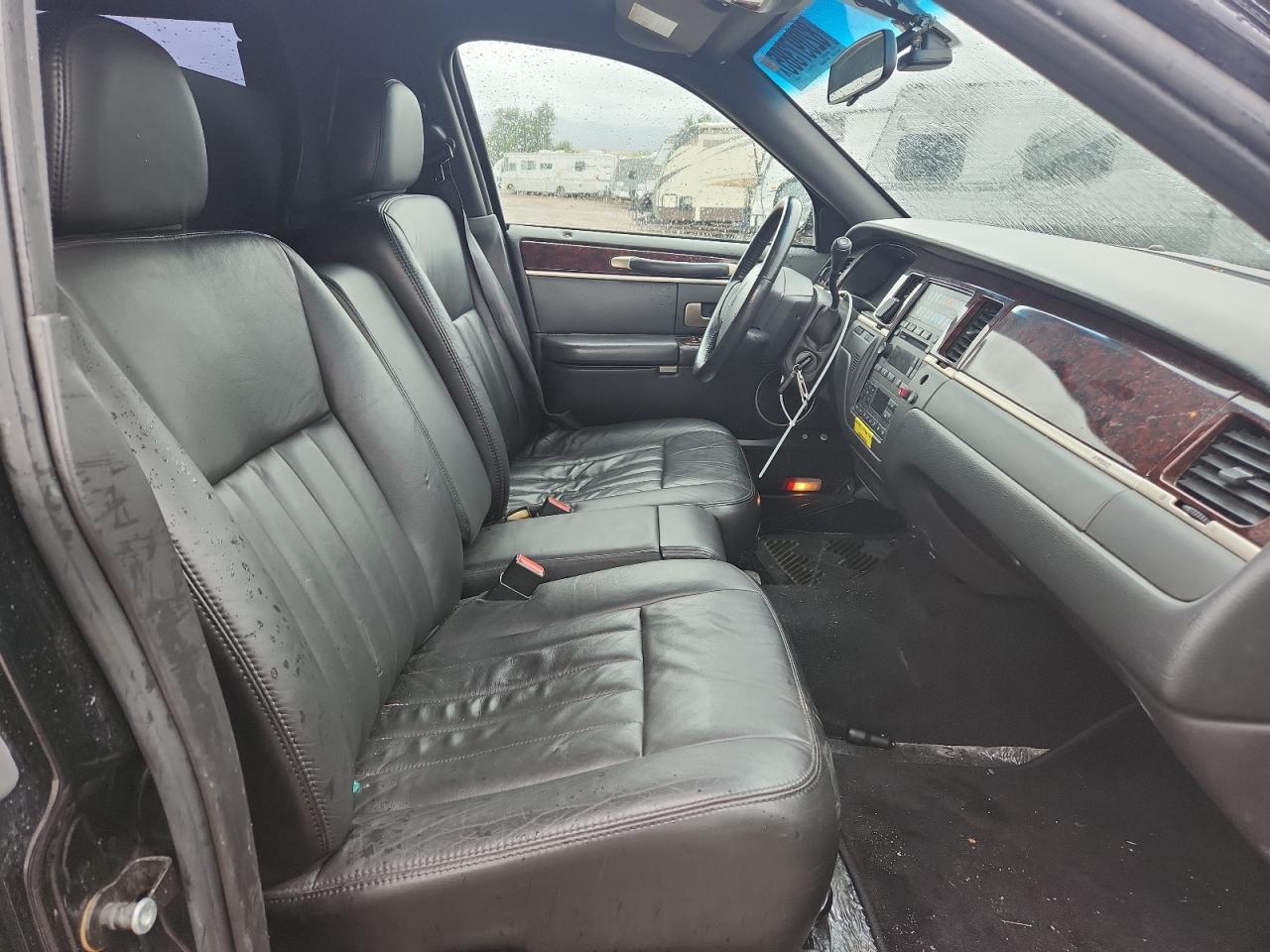 2007 Lincoln Town Car Executive VIN: 1L1FM88W97Y631196 Lot: 82097385