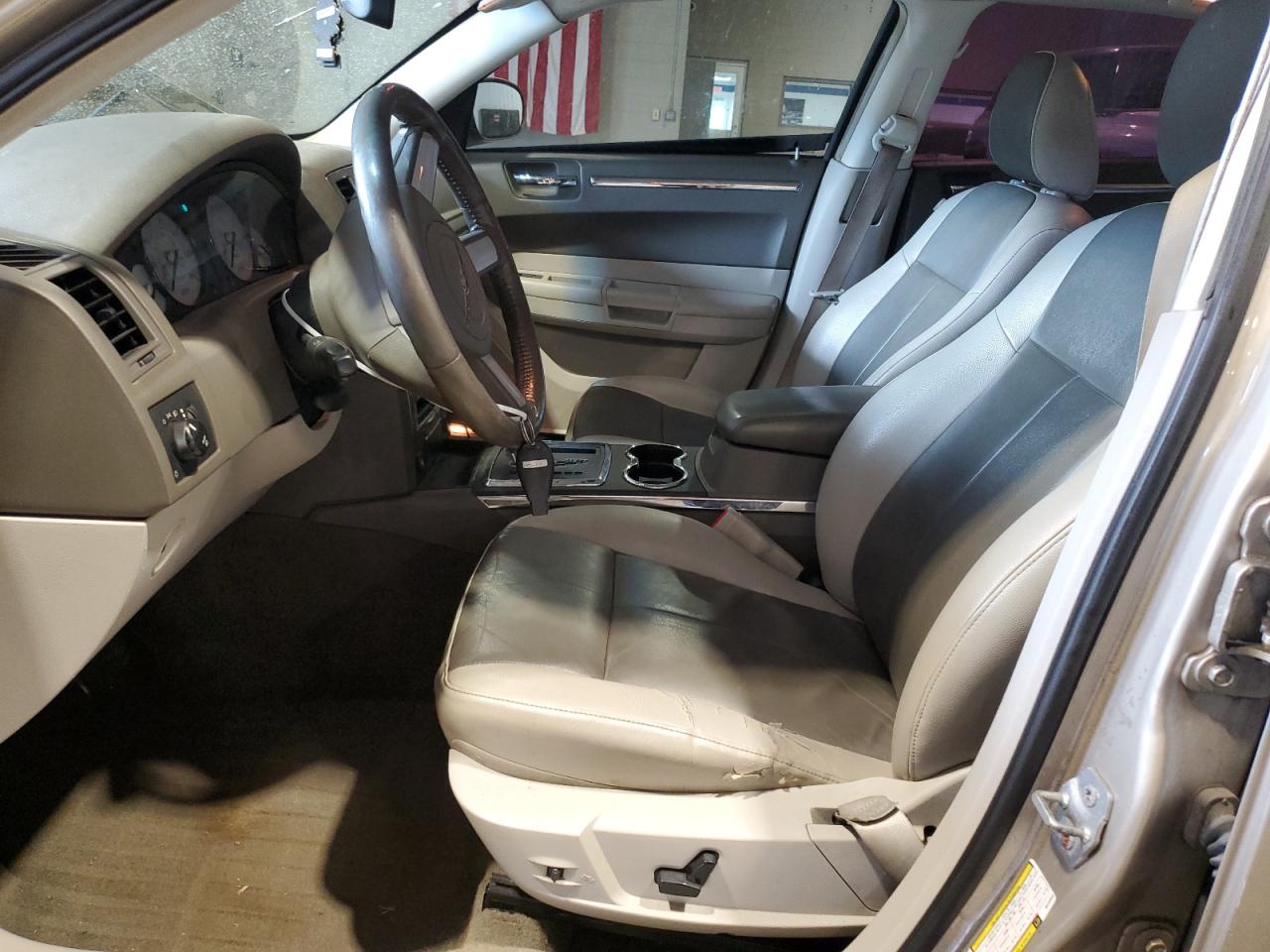 2008 Chrysler 300 Touring VIN: 2C3LA53G68H253092 Lot: 83889465