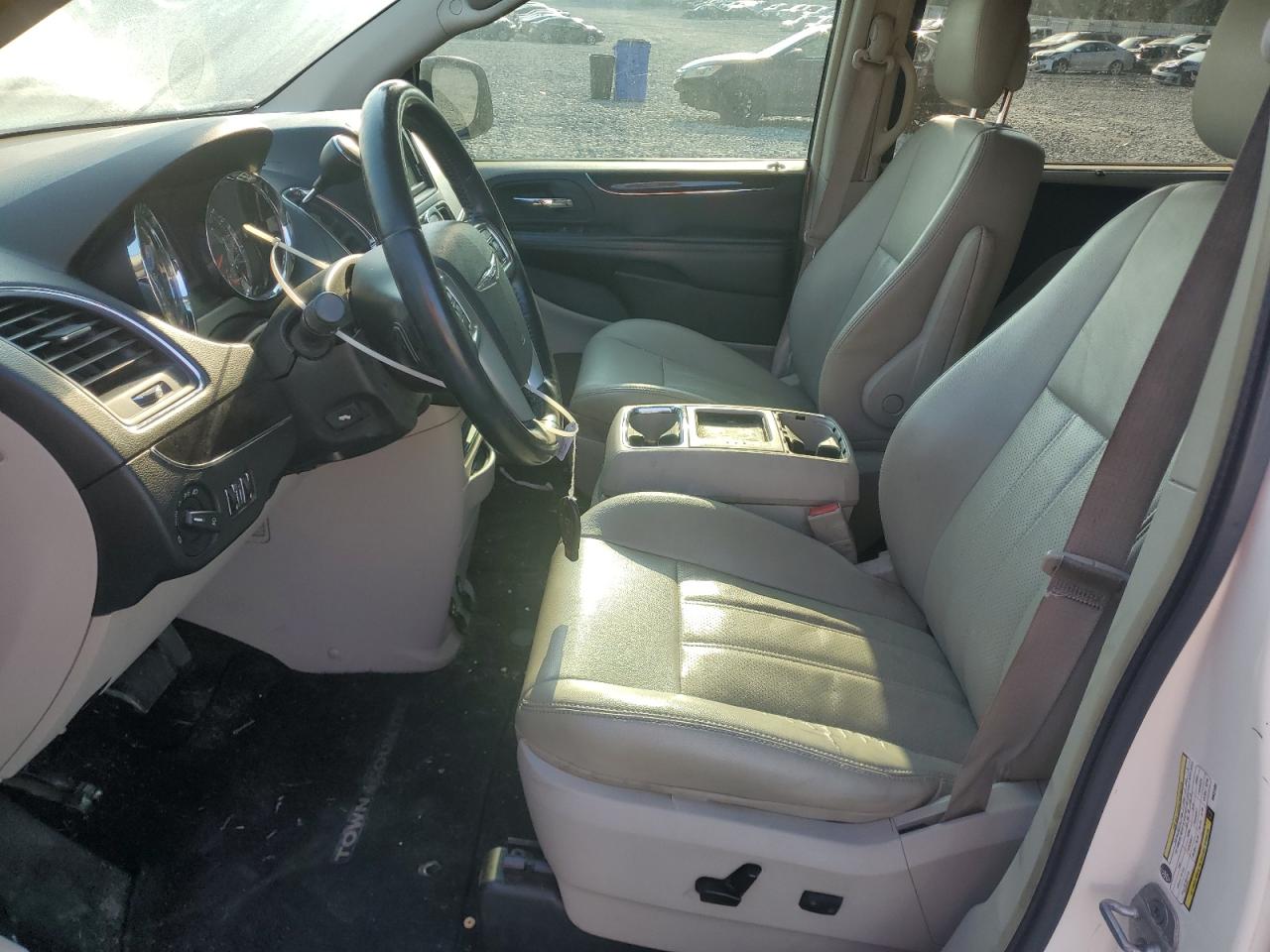 2011 Chrysler Town & Country Touring L VIN: 2A4RR8DG6BR631583 Lot: 81394995