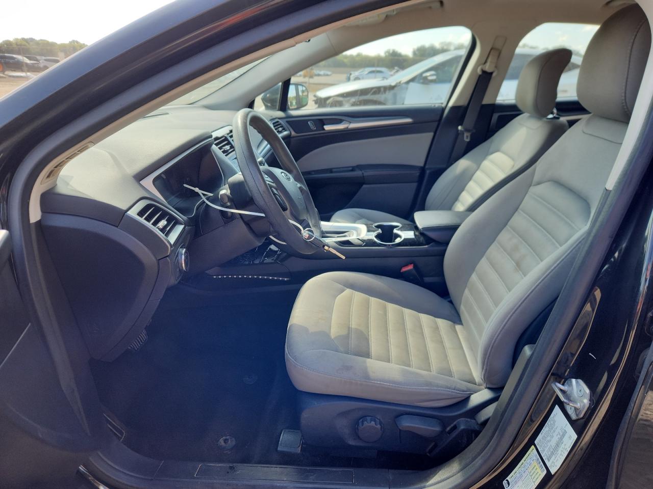 2015 Ford Fusion S VIN: 3FA6P0G77FR149061 Lot: 82113165