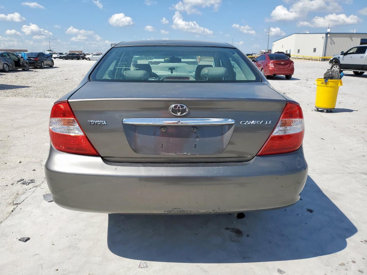 2003 Toyota Camry Le VIN: 4T1BE32K93U750256 Lot: 81470525