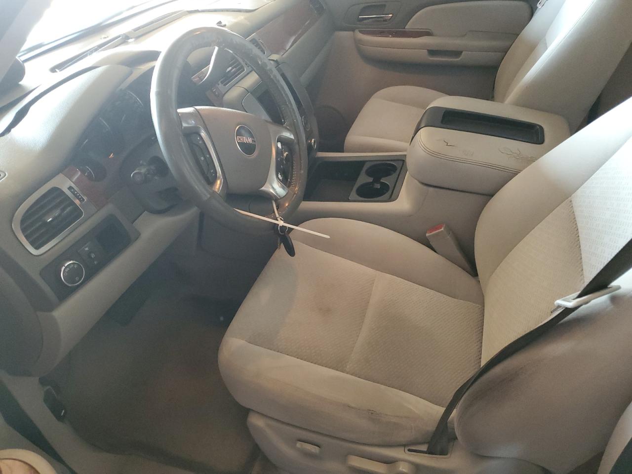 2007 GMC Yukon VIN: 1GKFC13037R235148 Lot: 81756935