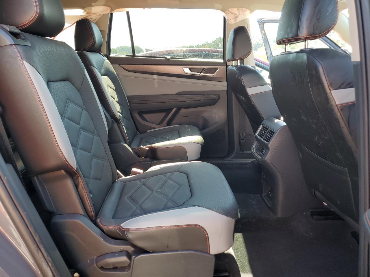 2024 Volkswagen Atlas Peak Edition Sel VIN: 1V2GR2CA8RC562632 Lot: 71311655