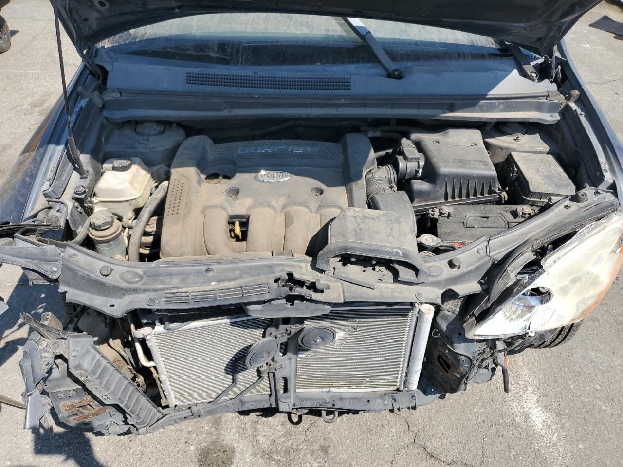 2007 Kia Rondo Base VIN: KNAFG525X77121936 Lot: 71468555