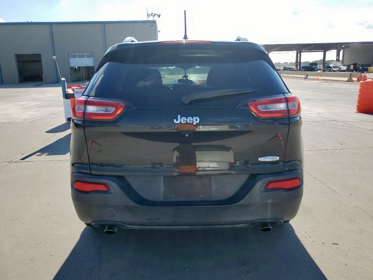 2014 Jeep Cherokee Latitude VIN: 1C4PJLCS1EW117181 Lot: 83802585