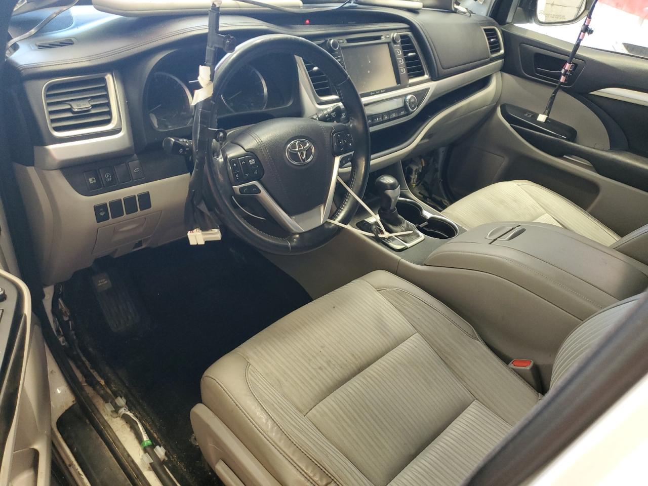 2017 Toyota Highlander Le VIN: 5TDBZRFH1HS361195 Lot: 82154165