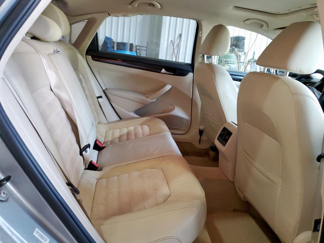 2014 Volkswagen Passat Sel VIN: 1VWCN7A38EC044735 Lot: 81896095