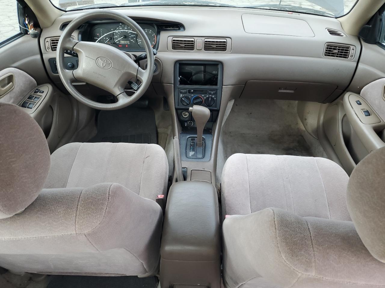 1999 Toyota Camry Le VIN: JT2BG22K3X0285990 Lot: 81206685