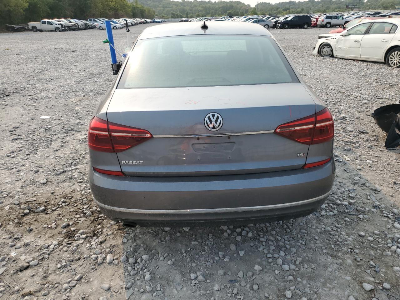 2018 Volkswagen Passat Se VIN: 1VWBA7A36JC025960 Lot: 71423885