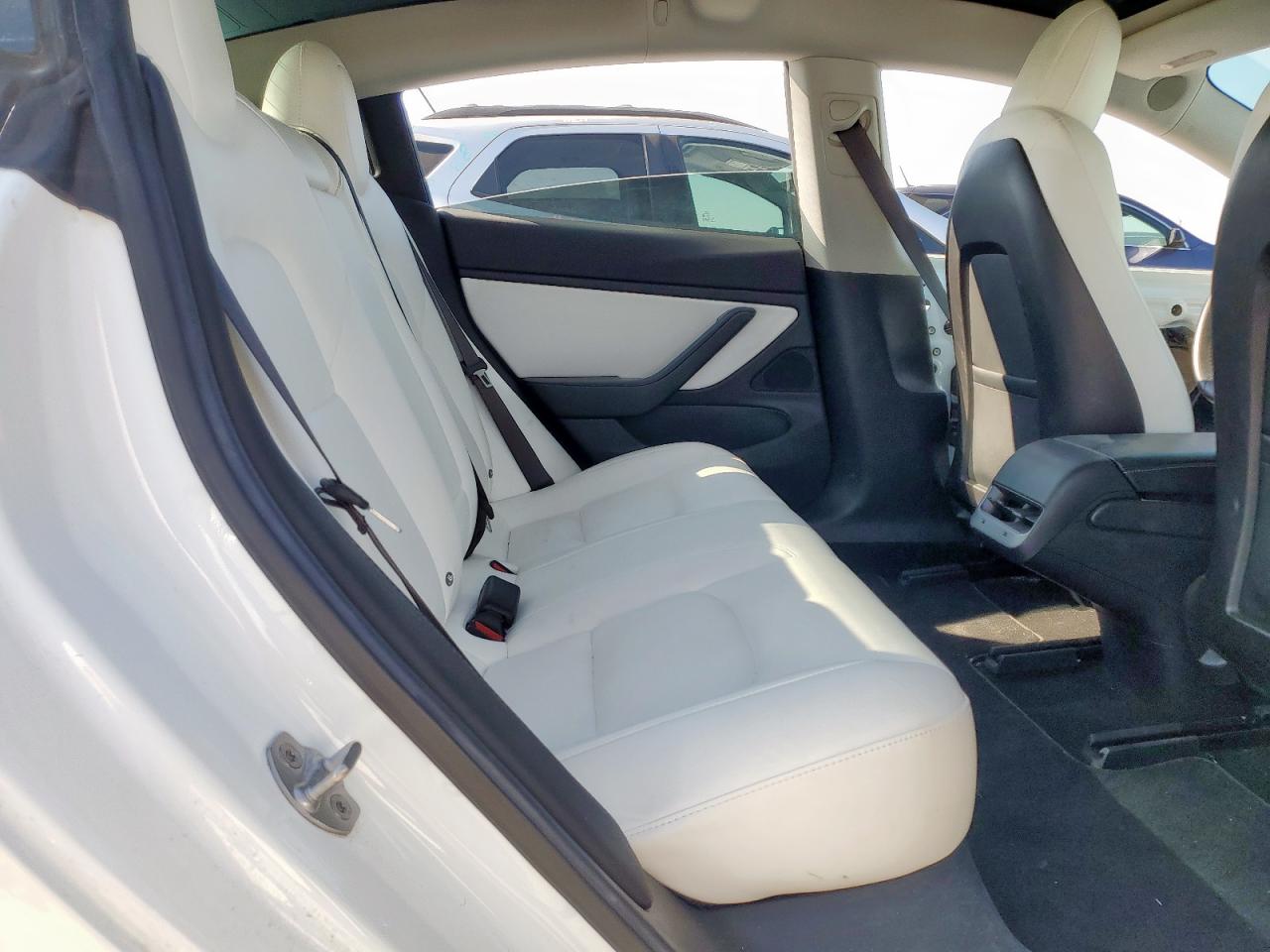 2018 Tesla Model 3 VIN: 5YJ3E1EB8JF099961 Lot: 72001015