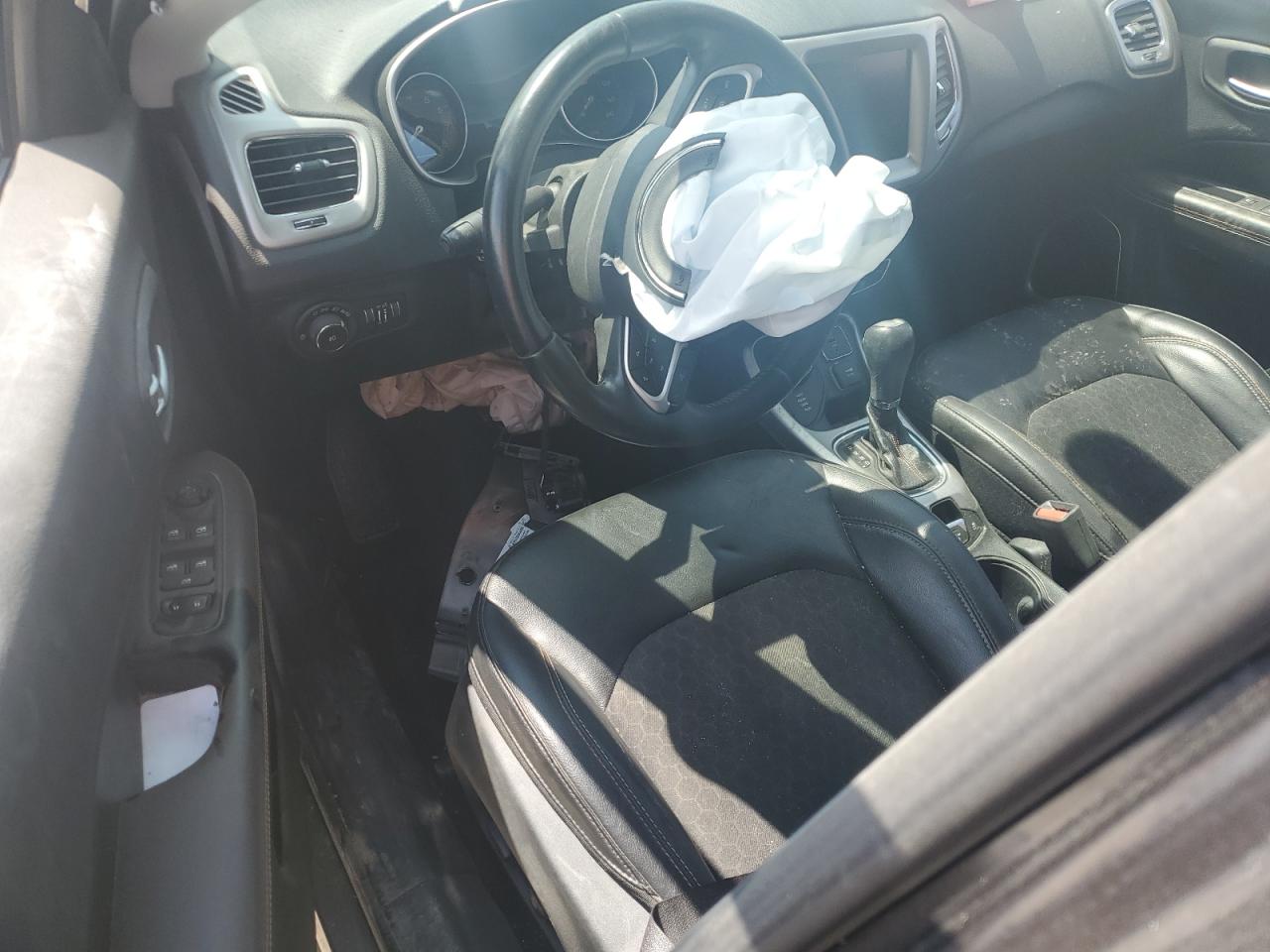 2018 Jeep Compass Latitude VIN: 3C4NJDBB2JT282980 Lot: 81486905