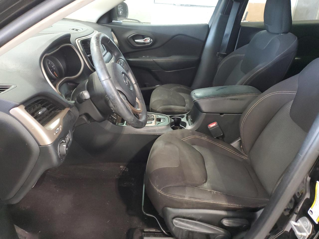 2016 Jeep Cherokee Latitude VIN: 1C4PJLCB0GW351220 Lot: 81682925