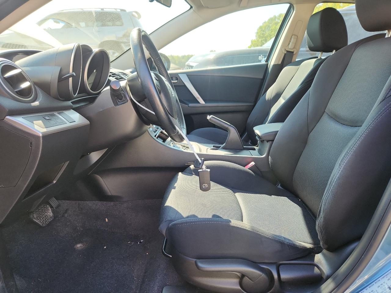 2011 Mazda 3 S VIN: JM1BL1K62B1466596 Lot: 70330295