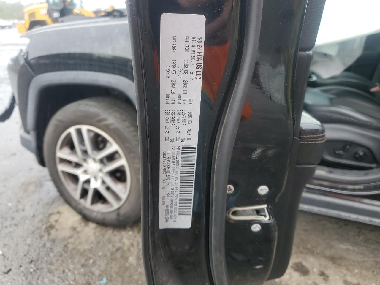 2018 Jeep Compass Latitude VIN: 3C4NJDBB8JT112686 Lot: 81103235