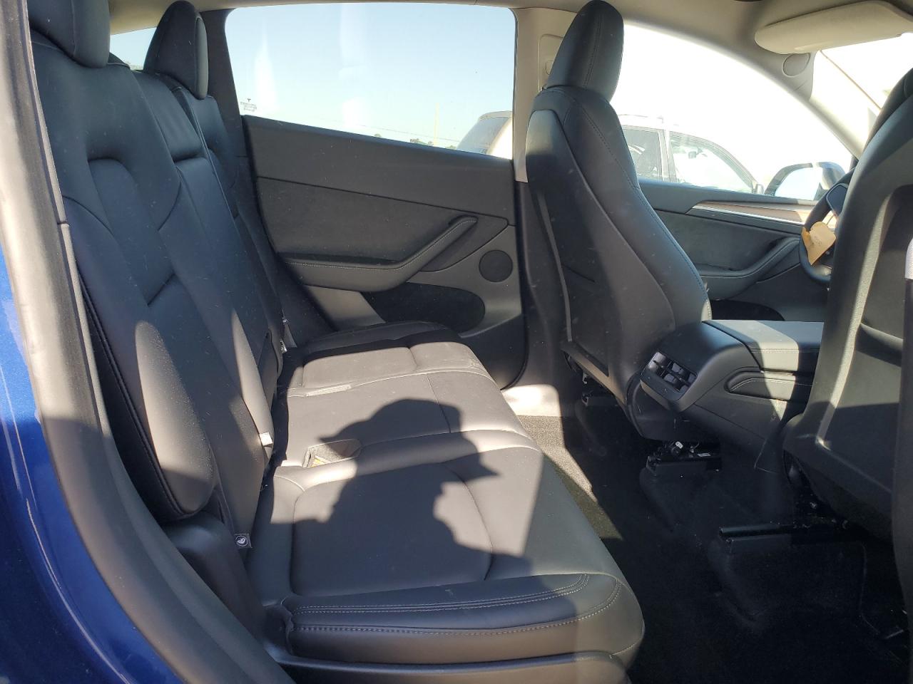 2025 Tesla Model Y VIN: 7SAYGAEEXSF256579 Lot: 70277335