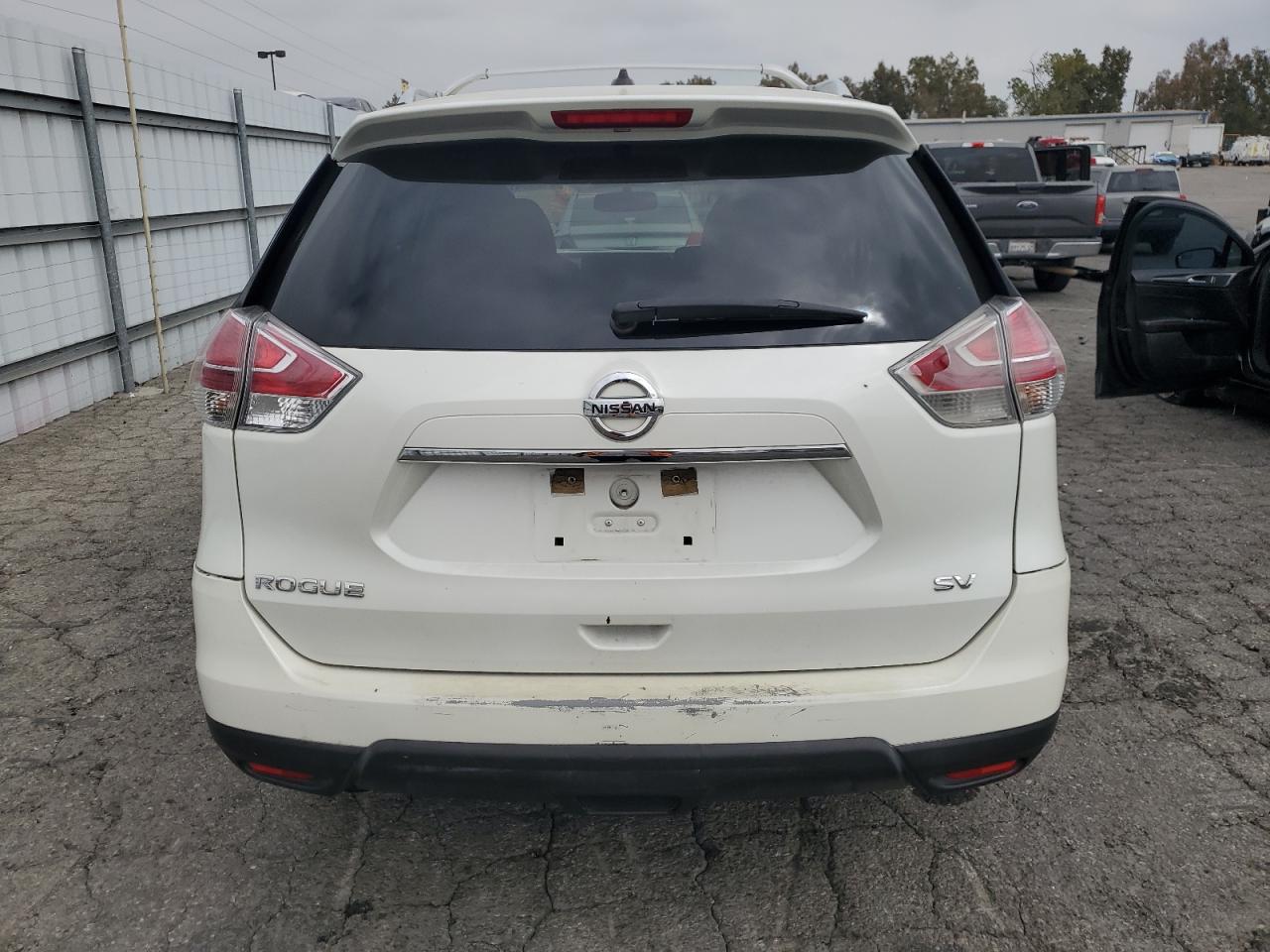 2015 Nissan Rogue S VIN: 5N1AT2ML4FC803117 Lot: 84299475
