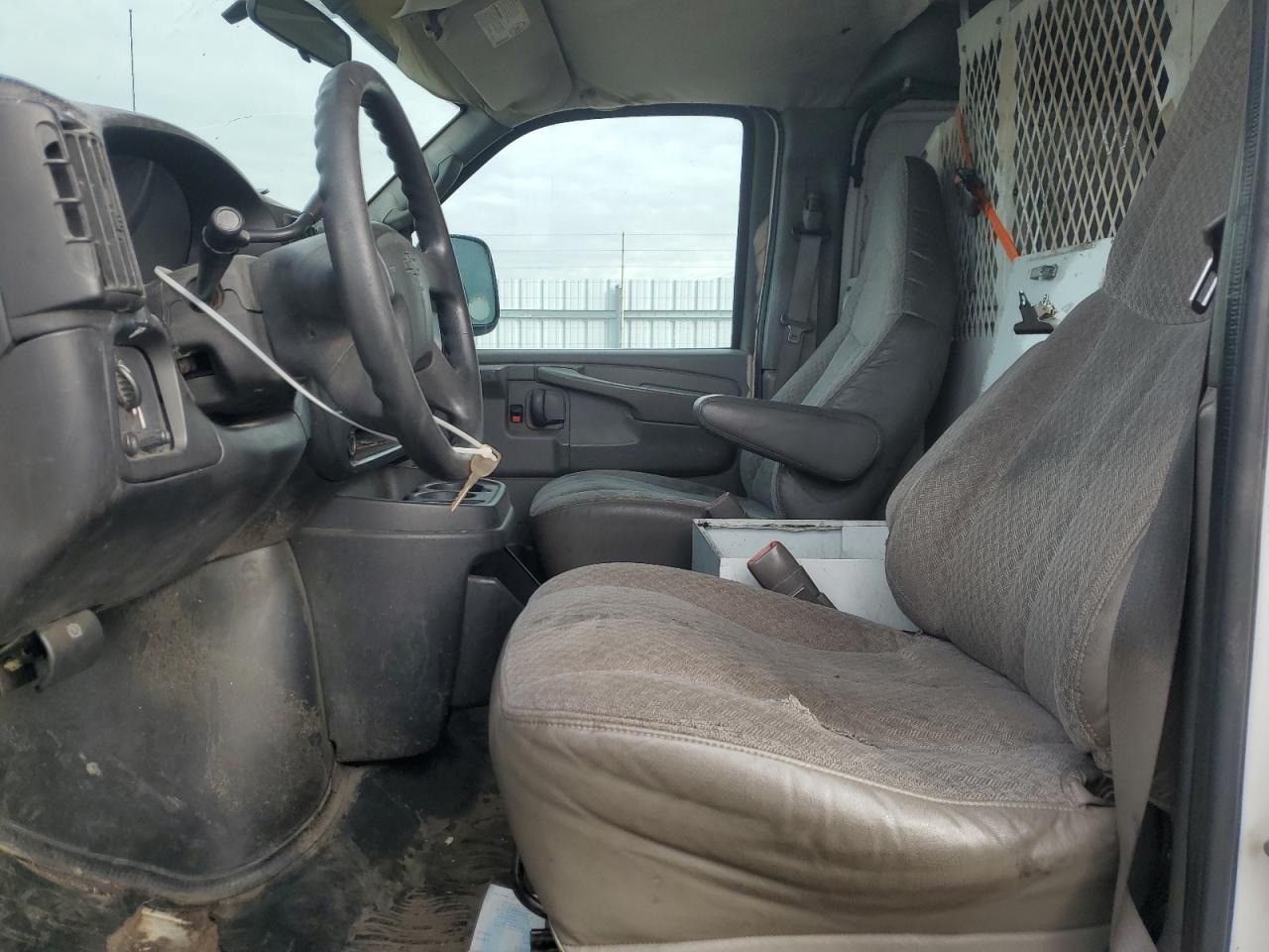 2005 Chevrolet Express G1500 VIN: 1GCEG15X551210690 Lot: 81493705