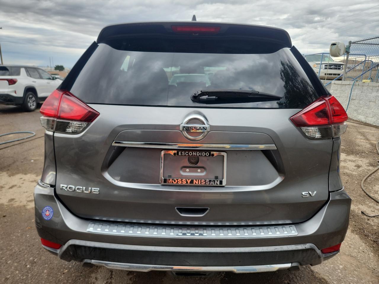 2018 Nissan Rogue S VIN: KNMAT2MT9JP607485 Lot: 80927025