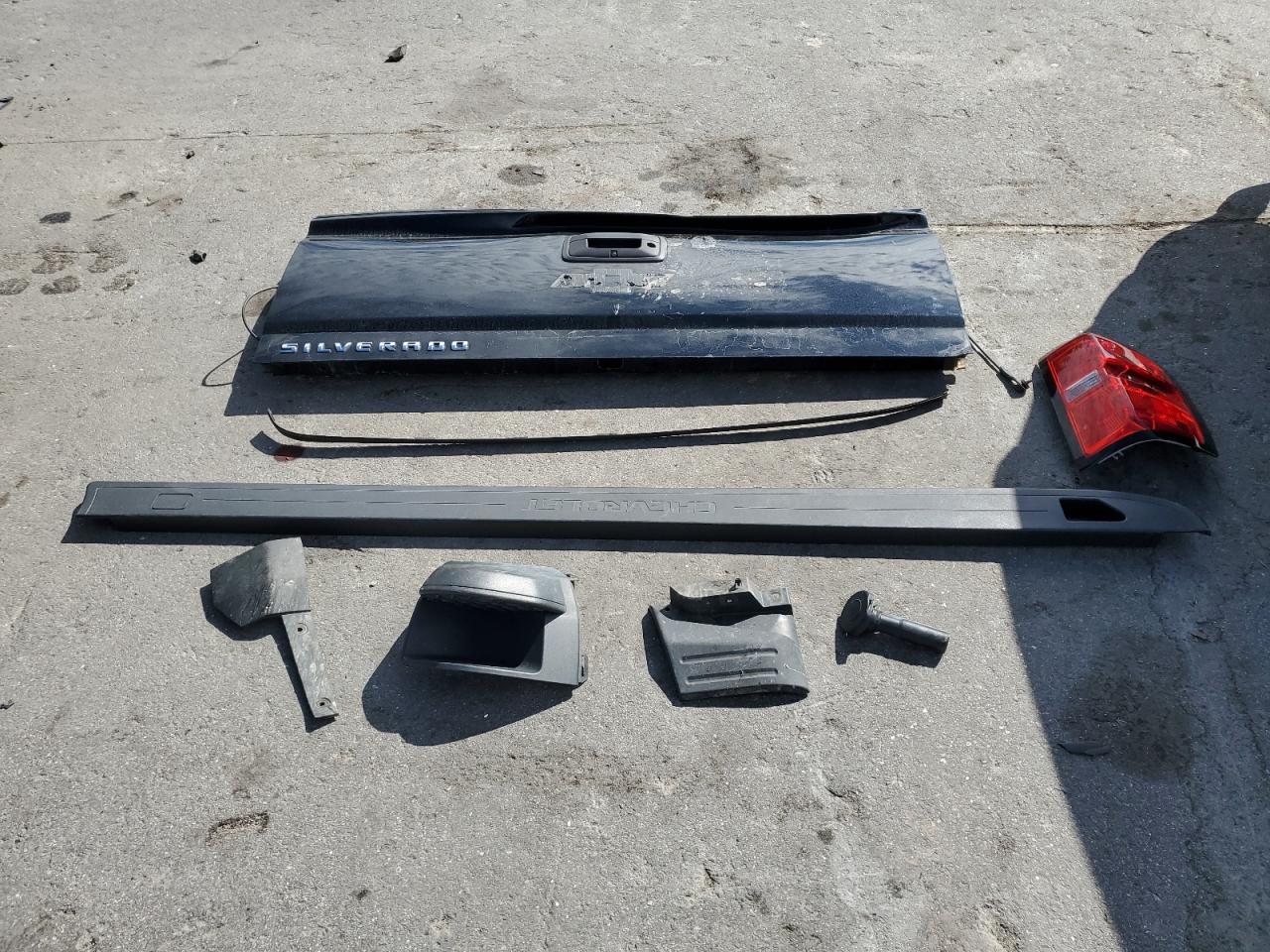 2018 Chevrolet Silverado K1500 Custom VIN: 1GCVKPEC5JZ116058 Lot: 71790035