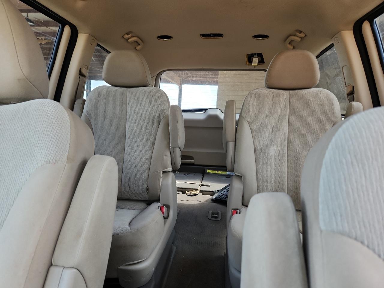 2011 Kia Sedona Lx VIN: KNDMG4C72B6372310 Lot: 80749565