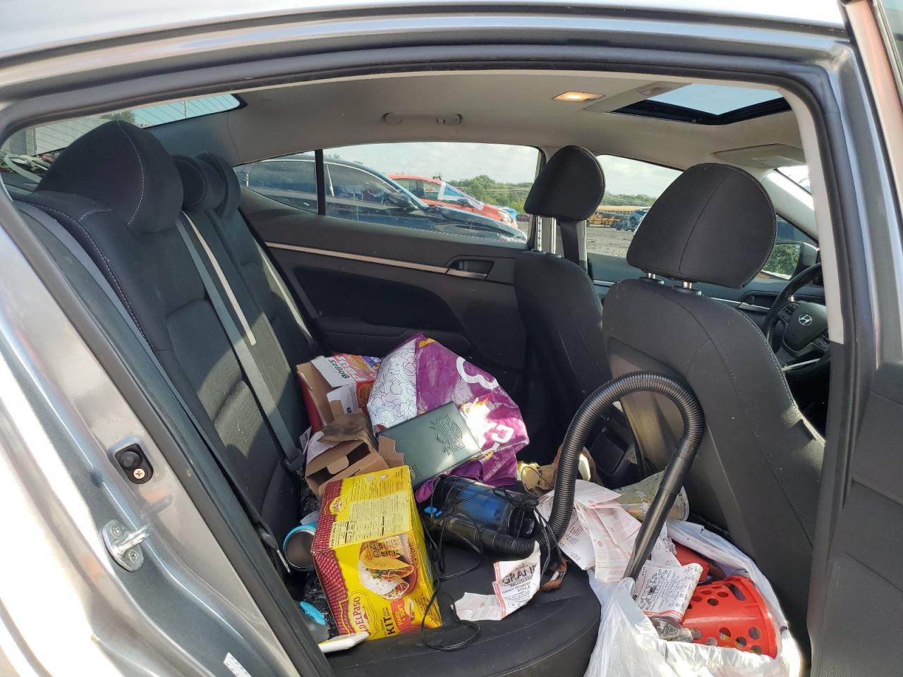 2017 Hyundai Elantra Se VIN: KMHD84LF5HU300523 Lot: 81064425