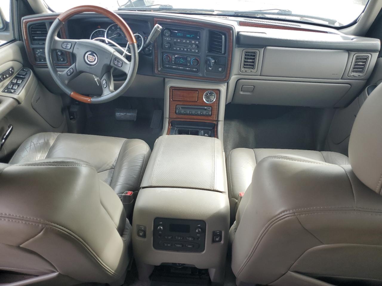 2004 Cadillac Escalade Luxury VIN: 1GYEK63N24R187800 Lot: 81438115