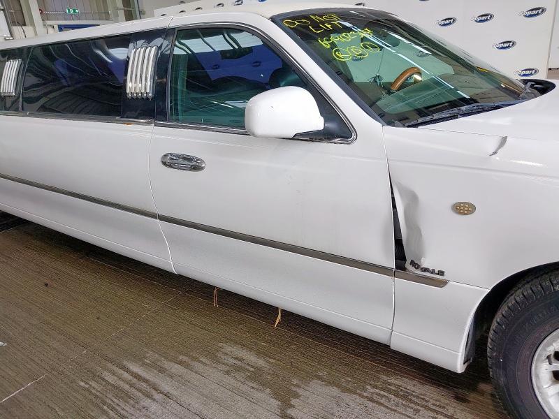 2001 LINCOLN TOWN CAR AUTO 