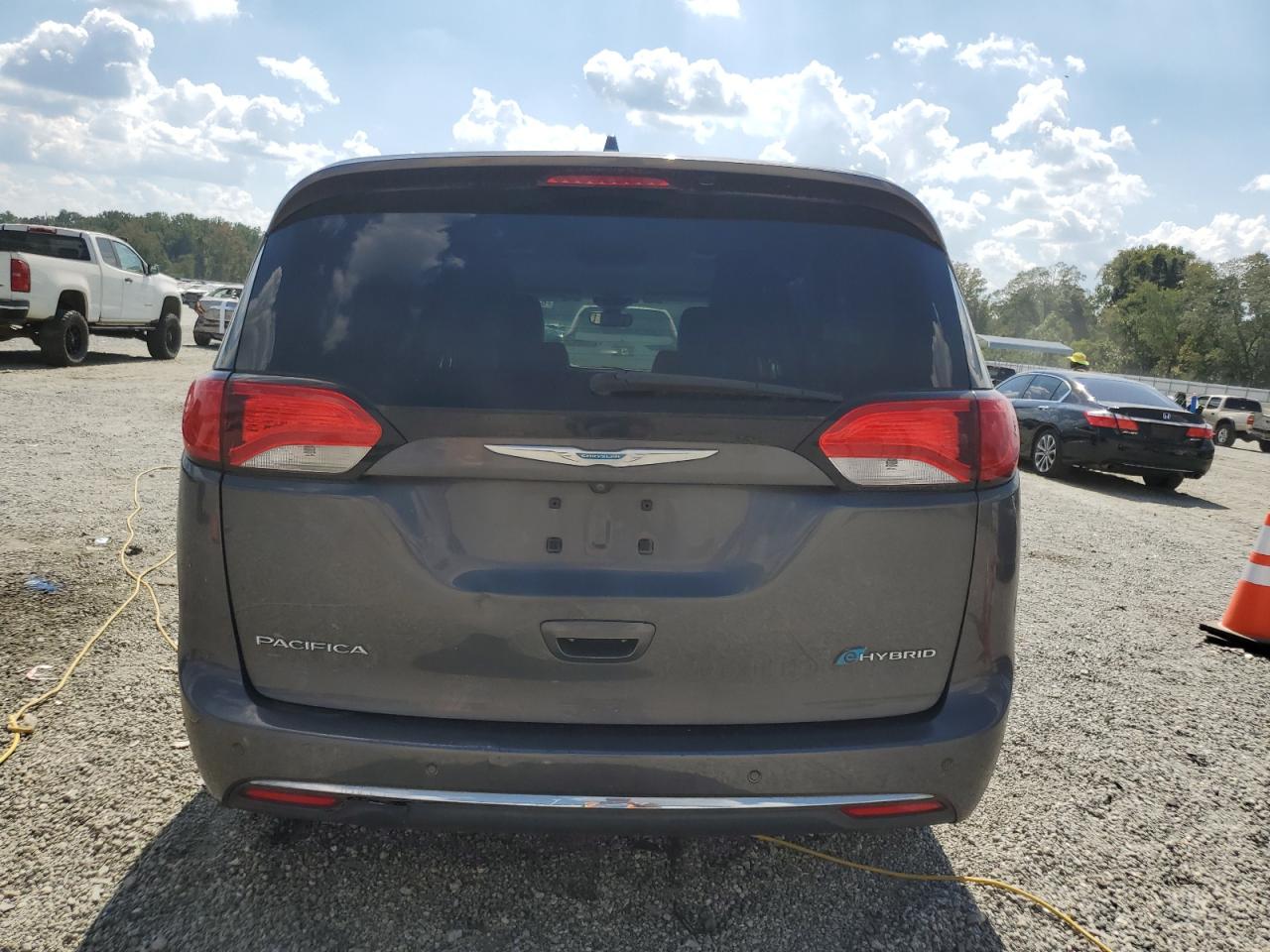 2018 Chrysler Pacifica Hybrid Touring L VIN: 2C4RC1L78JR333051 Lot: 81499145