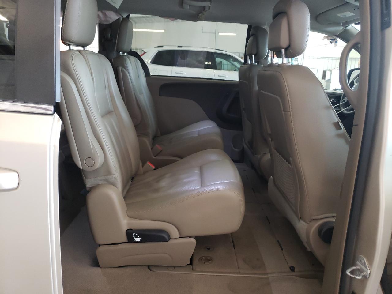 2015 Chrysler Town & Country Touring VIN: 2C4RC1BG9FR644948 Lot: 70817705