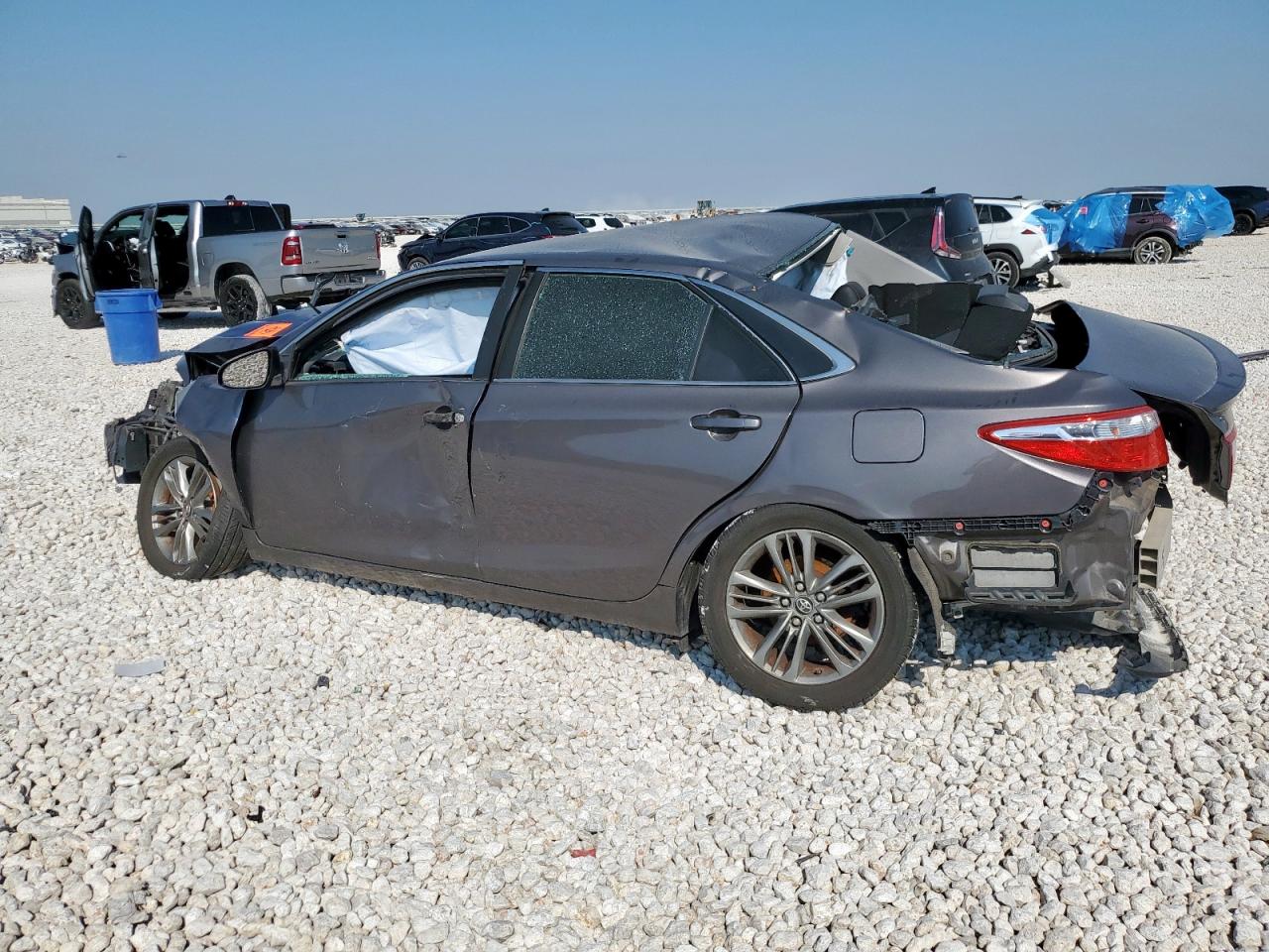 2016 Toyota Camry Le 4T1BF1FK5GU264271 photo #3