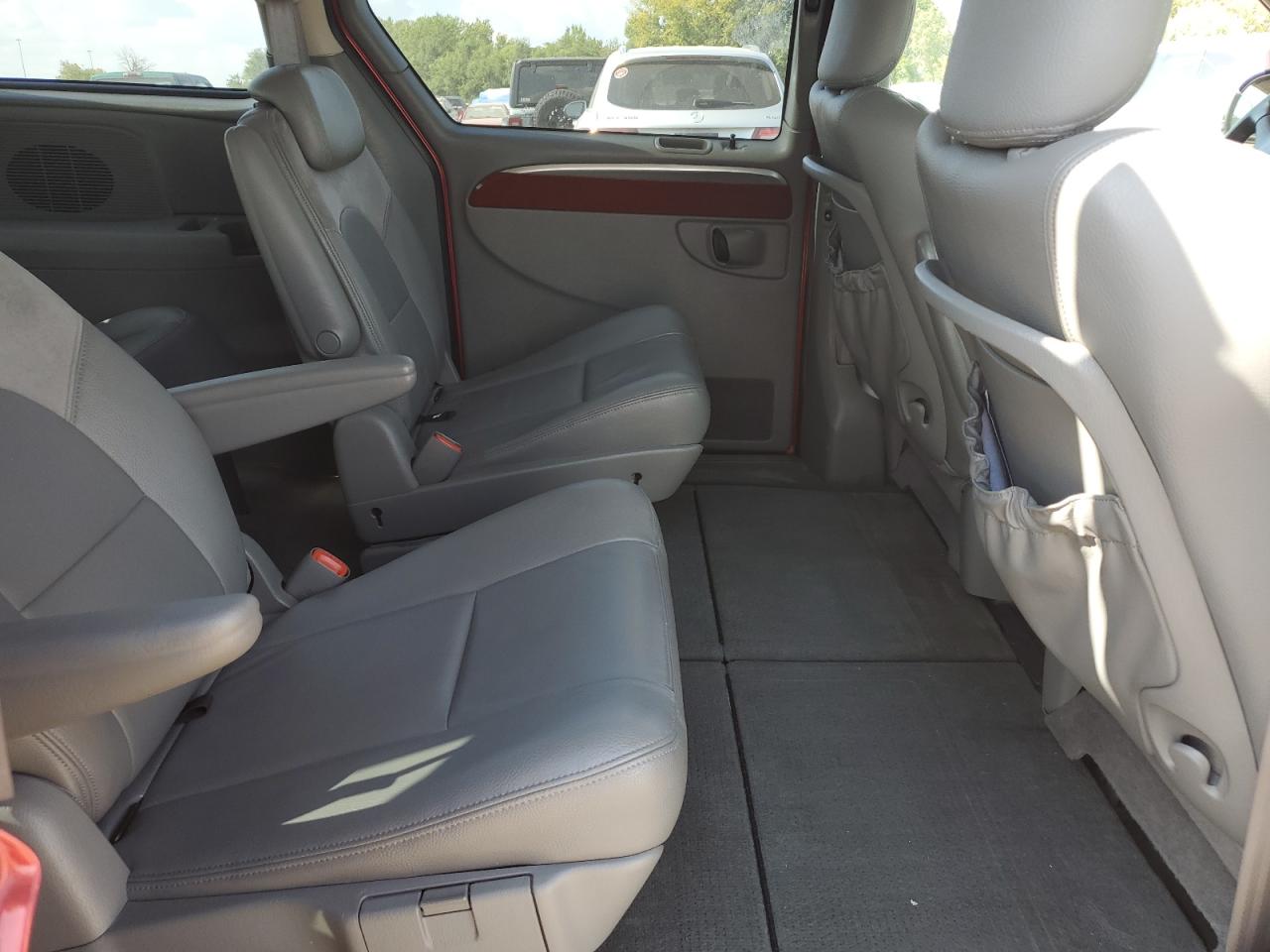 2005 Chrysler Town & Country Limited VIN: 2C8GP64L85R189414 Lot: 84431615