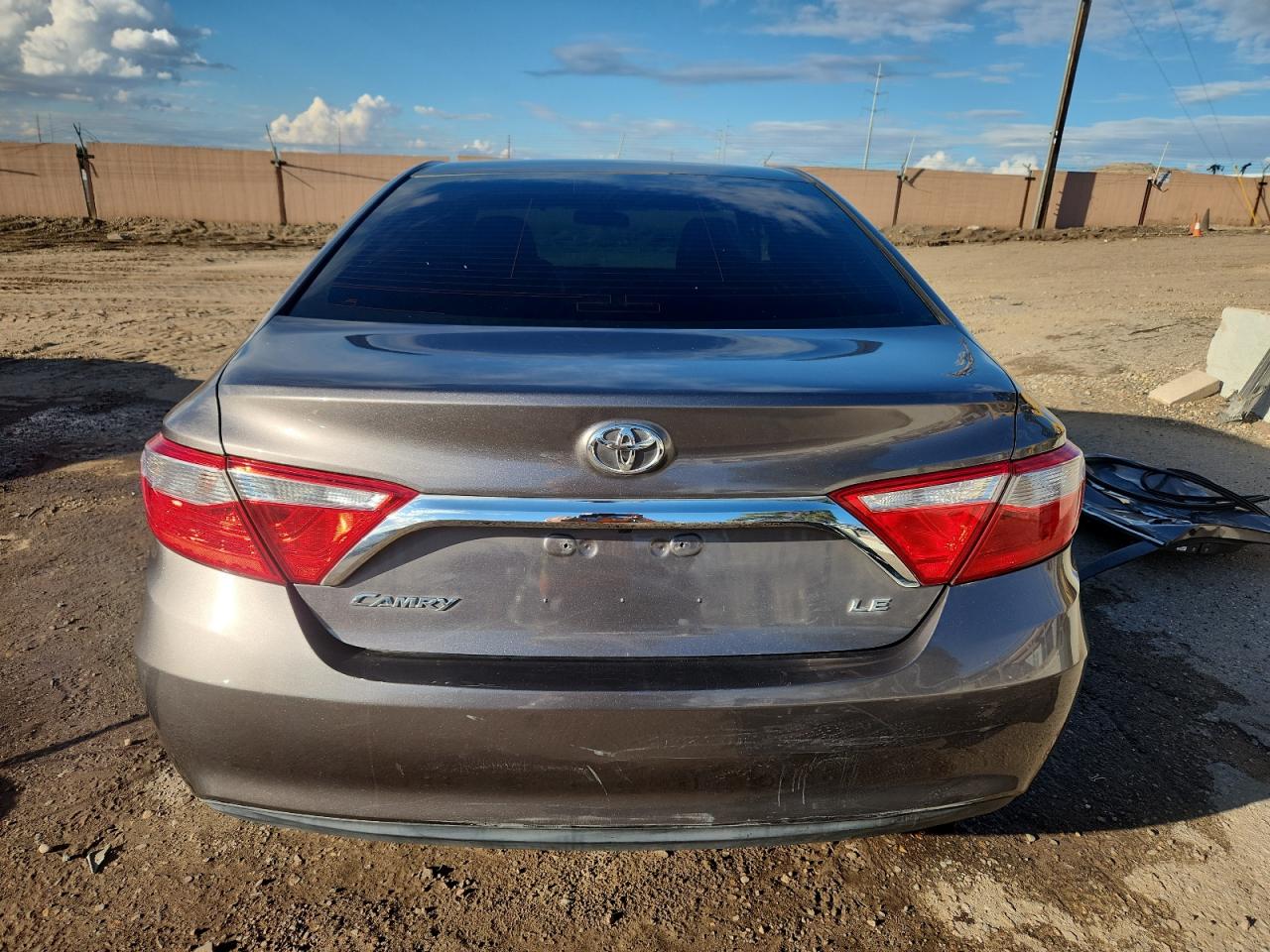 2016 Toyota Camry Le VIN: 4T1BF1FK6GU204127 Lot: 83958275