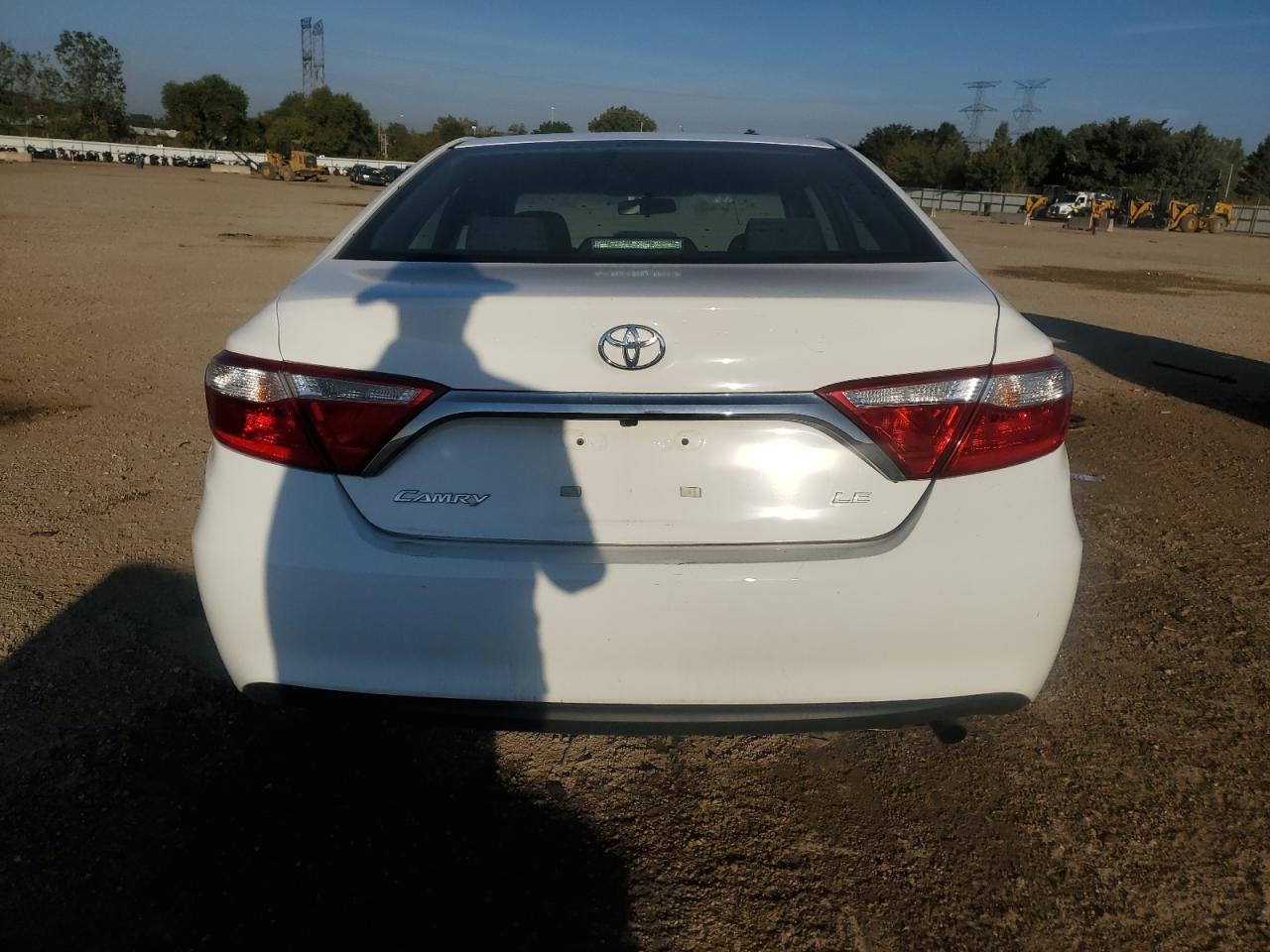 2015 Toyota Camry Le VIN: 4T4BF1FK7FR464735 Lot: 84436135